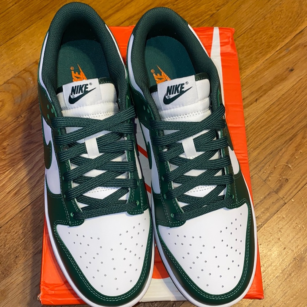 Green and white Nike Dunks Men’s Size 10.5